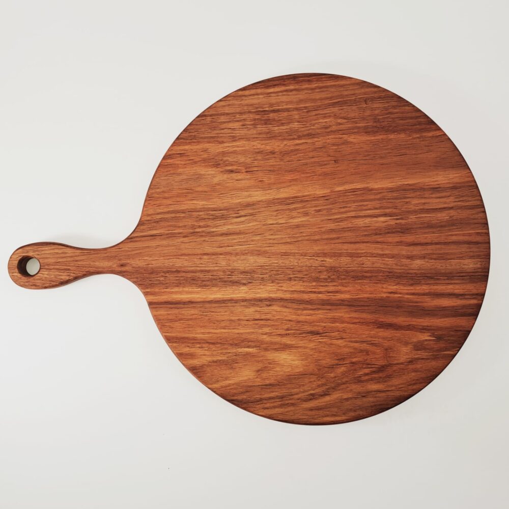 Kiaat Pizza board with handle